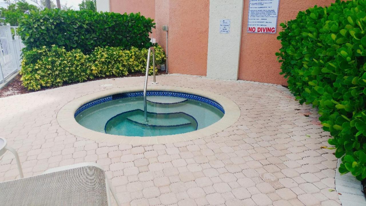 Lover'S Key Resort By Check-In Vacation Rentals フォートマイヤーズビーチ エクステリア 写真